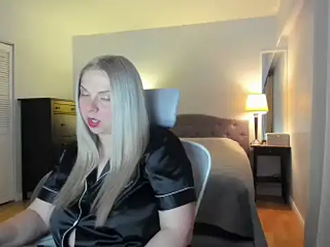 Laviora online show from 06/18/26, 05:51