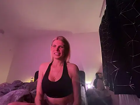 Hailey amour online show from 05/18/26, 09:09