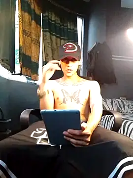 Snapshot of maxwell_crazy1 chatting on 05/13/26, 10:27 maxwell crazy1 online show from 05/13/26, 10:27