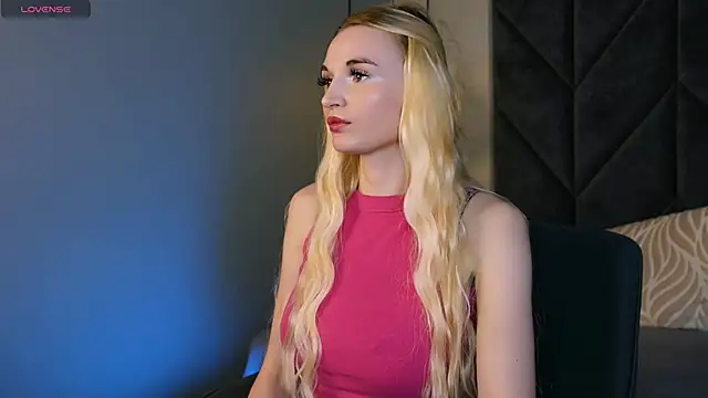 Snapshot of Mila__Lux chatting on 05/24/26, 01:38 Mila Lux online show from 05/24/26, 01:38