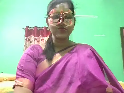 Snapshot of Kavya17 chatting on 06/11/26, 03:15 Kavya17 online show from 06/11/26, 03:15