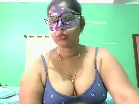Snapshot of Kavya17 chatting on 07/25/26, 03:15 Kavya17 online show from 07/25/26, 03:15