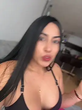 Snapshot of areviklusine1 chatting on 04/23/26, 12:29 areviklusine1 online show from 04/23/26, 12:29