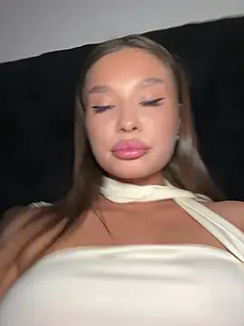 Snapshot of BeautyBella_ chatting on 06/12/26, 04:17 BeautyBella online show from 06/12/26, 04:17
