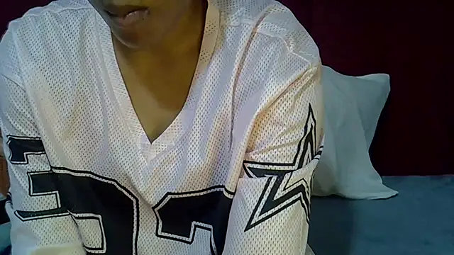 Snapshot of Queenleahx chatting on 07/08/26, 06:18 Queenleahx online show from 07/08/26, 06:18