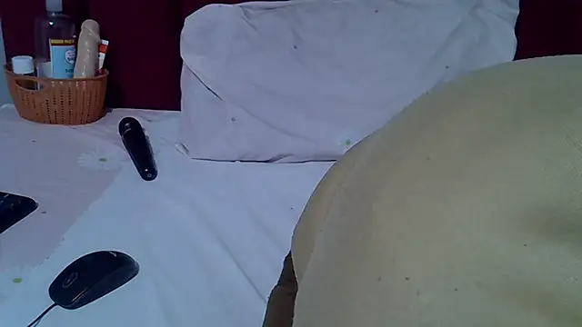 Snapshot of Queenleahx chatting on 07/24/26, 06:22 Queenleahx online show from 07/24/26, 06:22