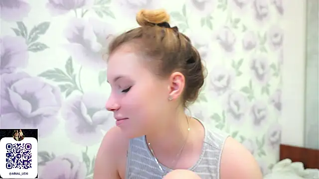 Snapshot of Sairallyn chatting on 07/13/26, 03:37 Sairallyn online show from 07/13/26, 03:37