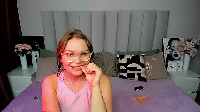 Snapshot of KattyWests chatting on 06/16/26, 01:19 KattyWests online show from 06/16/26, 01:19