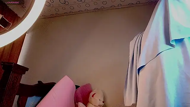 Snapshot of Nadine_Nassib chatting on 06/20/26, 01:47 Nadine Nassib online show from 06/20/26, 01:47