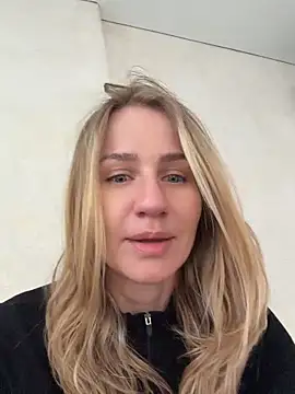 Snapshot of AnnaMist_ chatting on 06/17/26, 09:23 AnnaMist online show from 06/17/26, 09:23