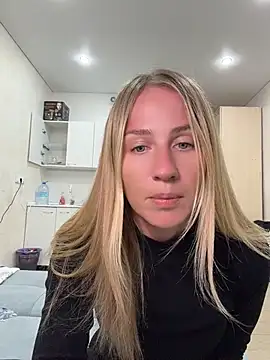 Snapshot of AnnaMist_ chatting on 06/27/26, 03:28 AnnaMist online show from 06/27/26, 03:28
