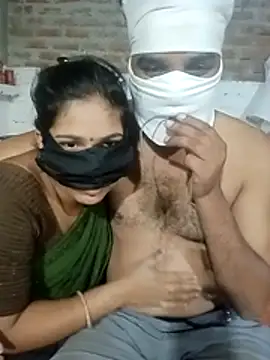 Snapshot of Hindicouple1 chatting on 06/25/26, 04:00 Hindicouple1 online show from 06/25/26, 04:00
