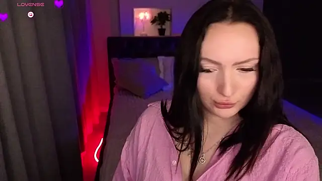 Snapshot of MizLouLou chatting on 05/14/26, 11:00 MizLouLou online show from 05/14/26, 11:00