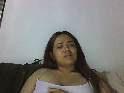 Snapshot of Latinahott1 chatting on 06/18/26, 03:18 Latinahott1 online show from 06/18/26, 03:18