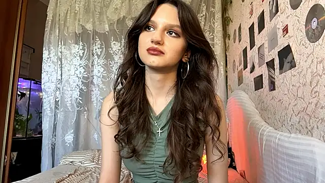 Snapshot of CarleenColley chatting on 06/02/26, 12:51 CarleenColley online show from 06/02/26, 12:51