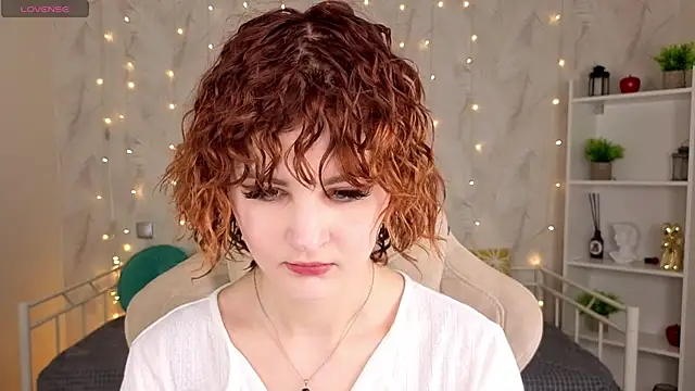 Snapshot of Kira__Fluffy chatting on 06/20/26, 12:03 Kira Fluffy online show from 06/20/26, 12:03