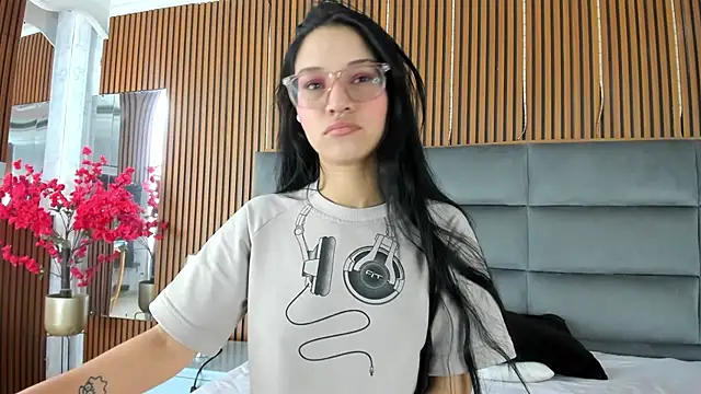 SophiieCalloway1 online show from 07/02/26, 02:56