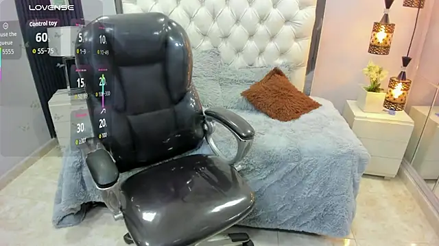 Naomii 32 online show from 05/15/26, 06:04