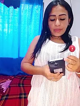 Snapshot of Scarlet_01_ chatting on 05/17/26, 06:15 Scarlet 01 online show from 05/17/26, 06:15