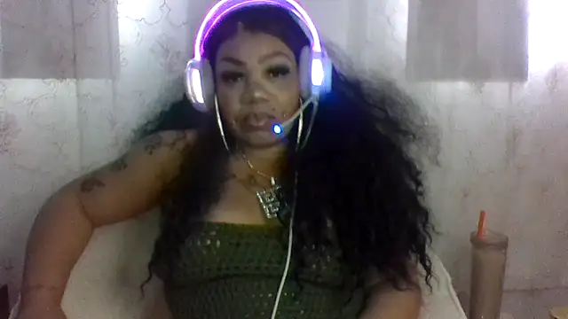 Snapshot of NailGoddessnow chatting on 11/15/25, 10:48 NailGoddessnow online show from 11/15/25, 10:48