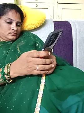 Snapshot of mynatamil143 chatting on 06/05/26, 02:12 mynatamil143 online show from 06/05/26, 02:12