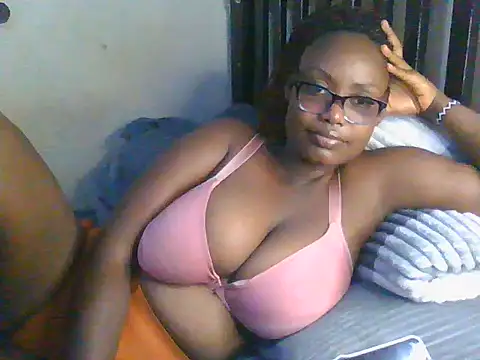 Snapshot of Sexy-Mish chatting on 05/24/26, 07:08 Sexy-Mish online show from 05/24/26, 07:08