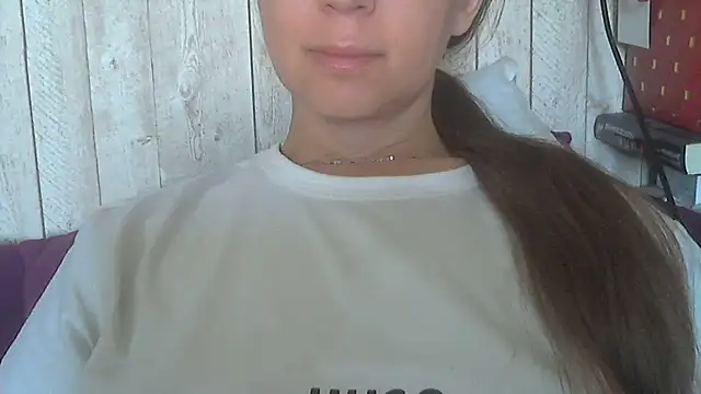 Snapshot of Bella--White chatting on 05/26/26, 05:58 Bella--White online show from 05/26/26, 05:58