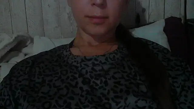 Snapshot of Bella--White chatting on 05/29/26, 04:05 Bella--White online show from 05/29/26, 04:05