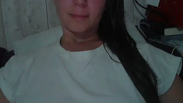 Snapshot of Bella--White chatting on 06/07/26, 04:00 Bella--White online show from 06/07/26, 04:00