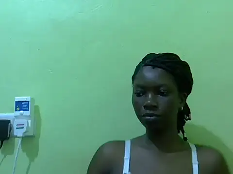 Snapshot of Sweet-Lynn chatting on 05/19/26, 05:25 Sweet-Lynn online show from 05/19/26, 05:25