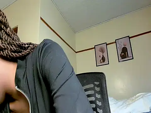 Snapshot of Ebonyqueen111 chatting on 07/11/26, 11:24 Ebonyqueen111 online show from 07/11/26, 11:24