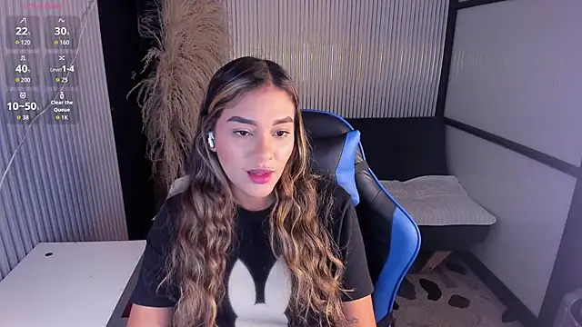 Snapshot of SophieWatson_ chatting on 06/22/26, 01:52 SophieWatson online show from 06/22/26, 01:52