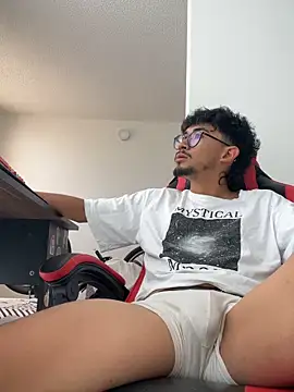 starmodel  online show from 06/04/26, 04:46