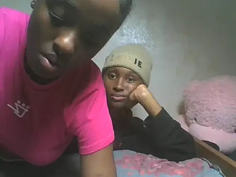 Snapshot of loversoncam chatting on 06/17/26, 01:56 loversoncam online show from 06/17/26, 01:56