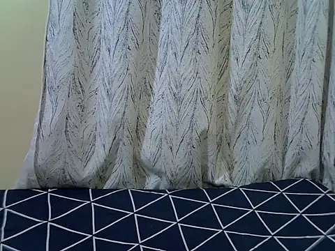 Snapshot of petite_pretti chatting on 06/10/26, 02:34 petite pretti online show from 06/10/26, 02:34