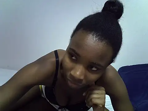 Snapshot of lee_shaz chatting on 06/23/26, 04:05 lee shaz online show from 06/23/26, 04:05
