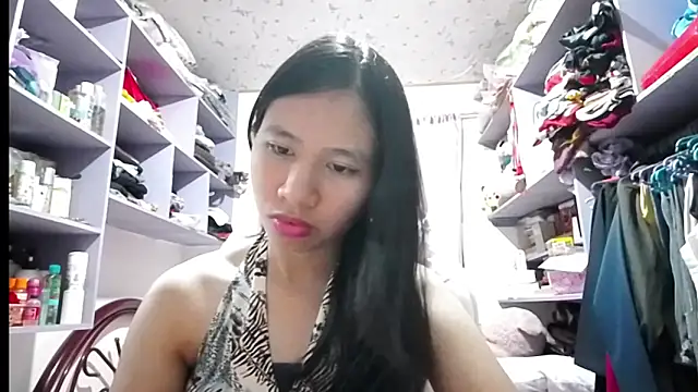 Snapshot of JoyeAmesbury chatting on 06/28/26, 12:11 JoyeAmesbury online show from 06/28/26, 12:11