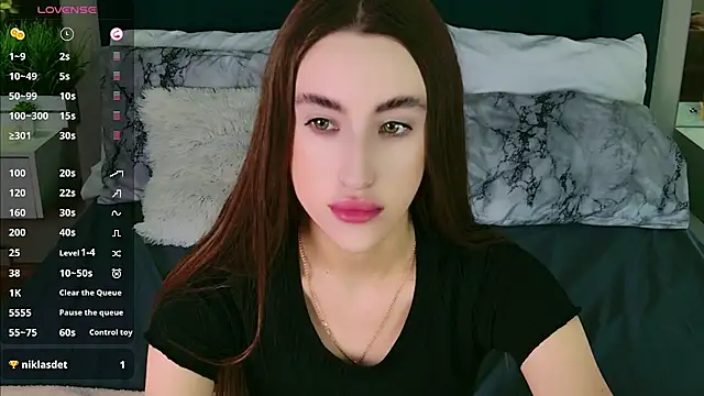 Snapshot of MadisonRen chatting on 06/04/26, 12:11 MadisonRen online show from 06/04/26, 12:11