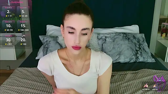 Snapshot of MadisonRen chatting on 06/22/26, 11:18 MadisonRen online show from 06/22/26, 11:18