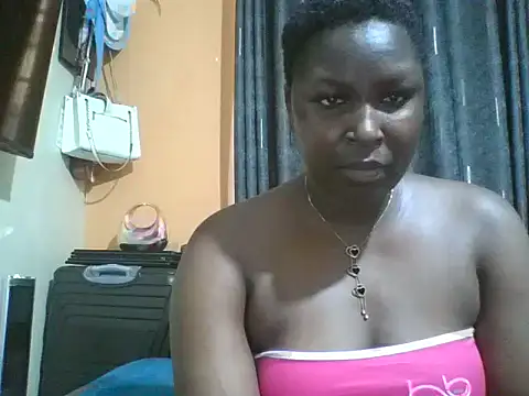 Snapshot of Queenbella780 chatting on 05/16/26, 12:59 Queenbella780 online show from 05/16/26, 12:59