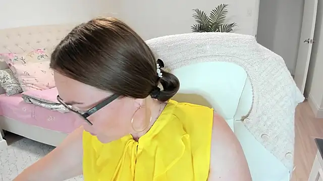Snapshot of Vika73 chatting on 06/17/26, 10:50 Vika73 online show from 06/17/26, 10:50