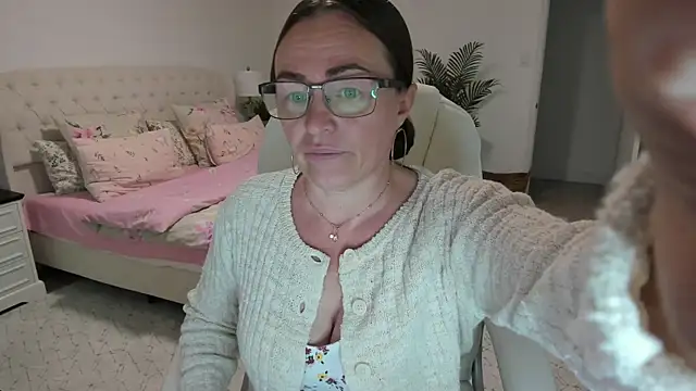 Snapshot of Vika73 chatting on 06/18/26, 10:30 Vika73 online show from 06/18/26, 10:30