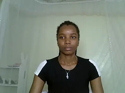 Snapshot of Sexy_vylsa chatting on 06/13/26, 06:44 Sexy vylsa online show from 06/13/26, 06:44