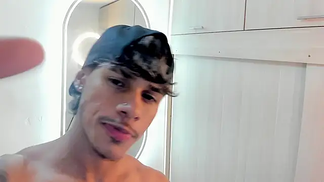 Snapshot of Joao_da_silva19 chatting on 06/26/26, 01:15 Joao da silva19 online show from 06/26/26, 01:15