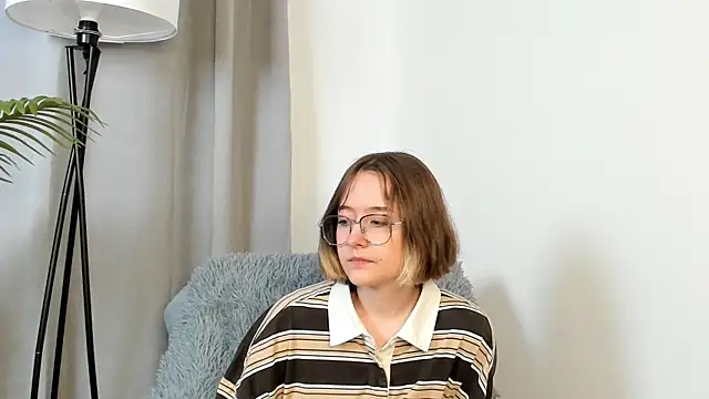 Snapshot of JaclynBoluda chatting on 05/18/26, 01:06 JaclynBoluda online show from 05/18/26, 01:06