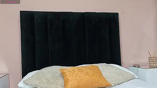 MILA AND COTI online show from 06/01/26, 10:44