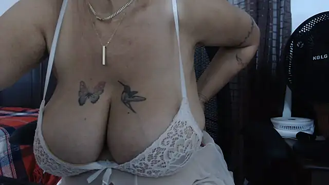 Snapshot of jenny_milf69 chatting on 07/05/26, 01:40 jenny milf69 online show from 07/05/26, 01:40