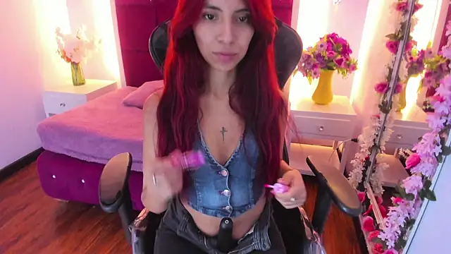 Snapshot of NinaaXXX_ chatting on 07/11/26, 05:59 NinaaXXX online show from 07/11/26, 05:59