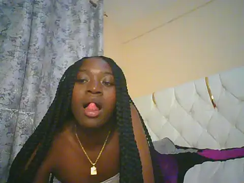 Preetygirlyz online show from 05/18/26, 04:35