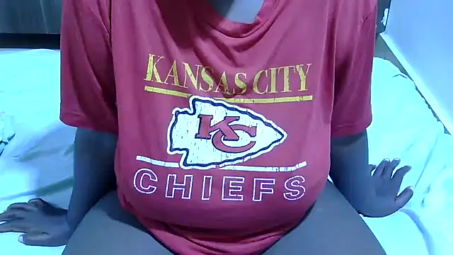 Snapshot of RawHoneyXo- chatting on 05/18/26, 03:57 RawHoneyXo- online show from 05/18/26, 03:57